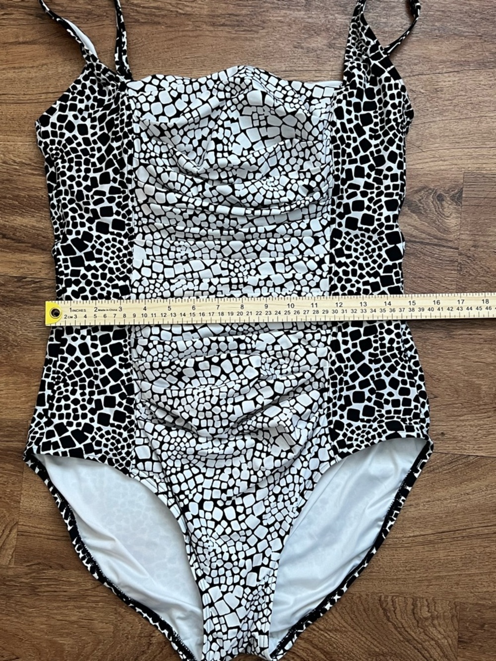 Calvin Klein Black White Ruched One Piece Swimsuit Size 14 Slimming - Picture 10 of 11